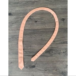 Peach tie